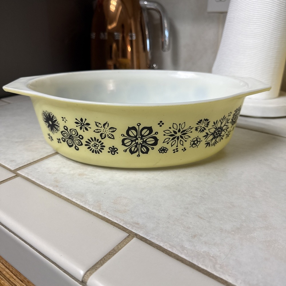 Vintage Pyrex Yellow Black Pressed Flowers Casserole 1 1/2 qt 043 * No Lid *